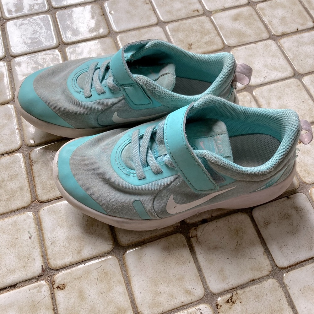 Girls Nike Sneakers play shoes size 1